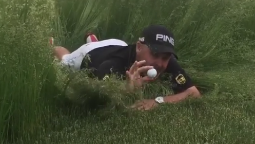 Watch: Lee Westwood finds funny side of Erin Hills rough